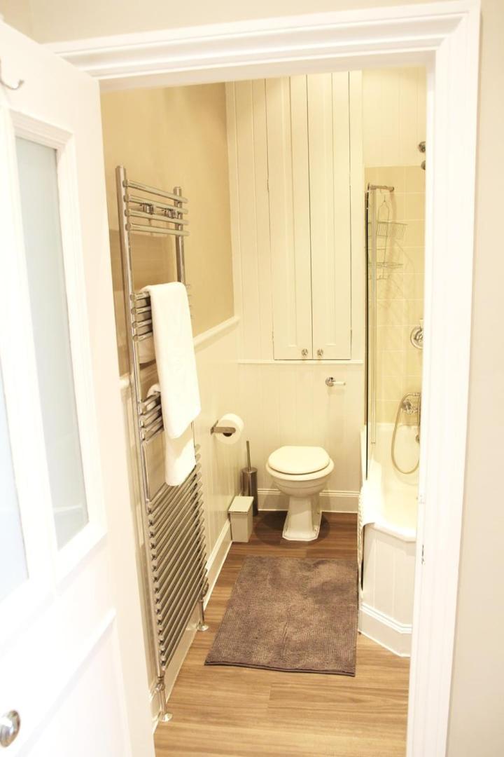 Guestready - Quaint English Flat Near Portobello Лондон Екстериор снимка