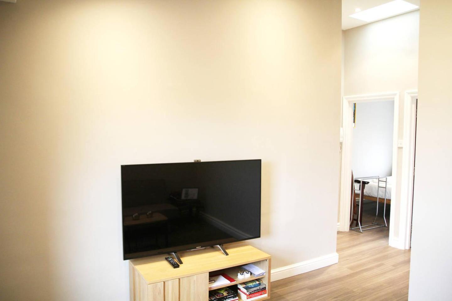 Guestready - Quaint English Flat Near Portobello Лондон Екстериор снимка