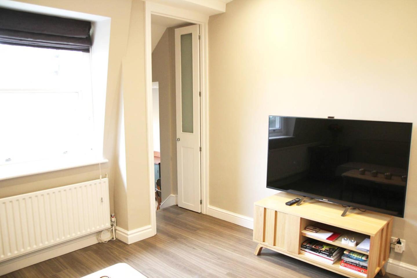 Guestready - Quaint English Flat Near Portobello Лондон Екстериор снимка